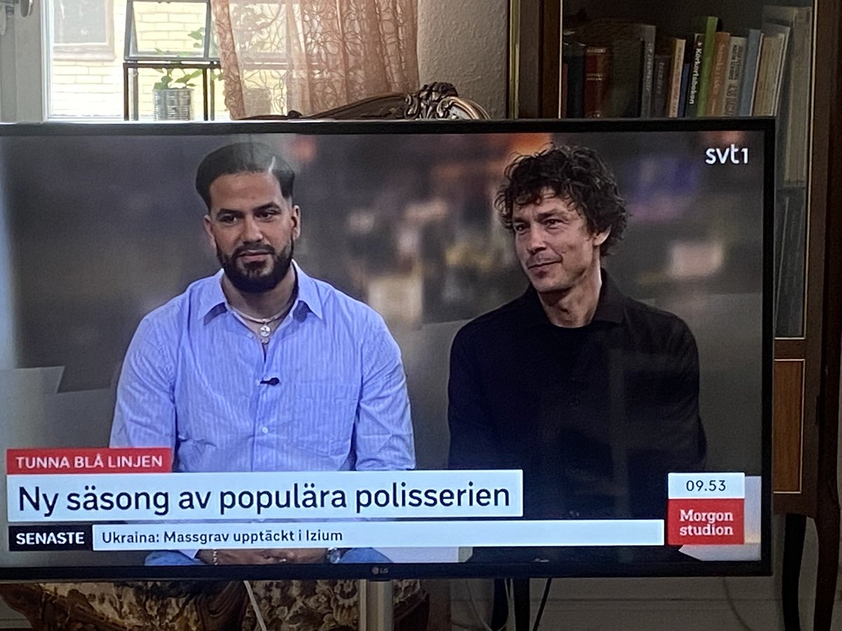 bjornlofgren's tweet photo. Kolla! Drake och Håkan Hellström är med i nya säsongen av Tunna blå linjen. https://t.co/IeQgfR3QtE