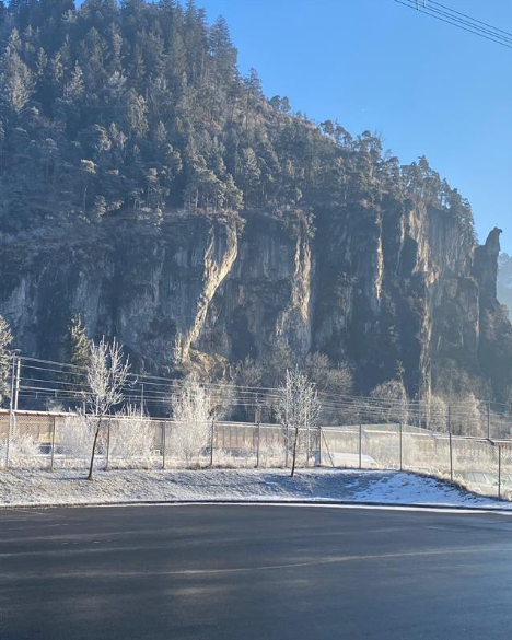TechologyLtd's tweet photo. Another wireless survey day another European destination. what a view from todays office.......Austria
#headstart #austria #crispmorning❄️ #WIFIsurvey #Ekahau #gettingitdone https://t.co/GqTU1qGRv9