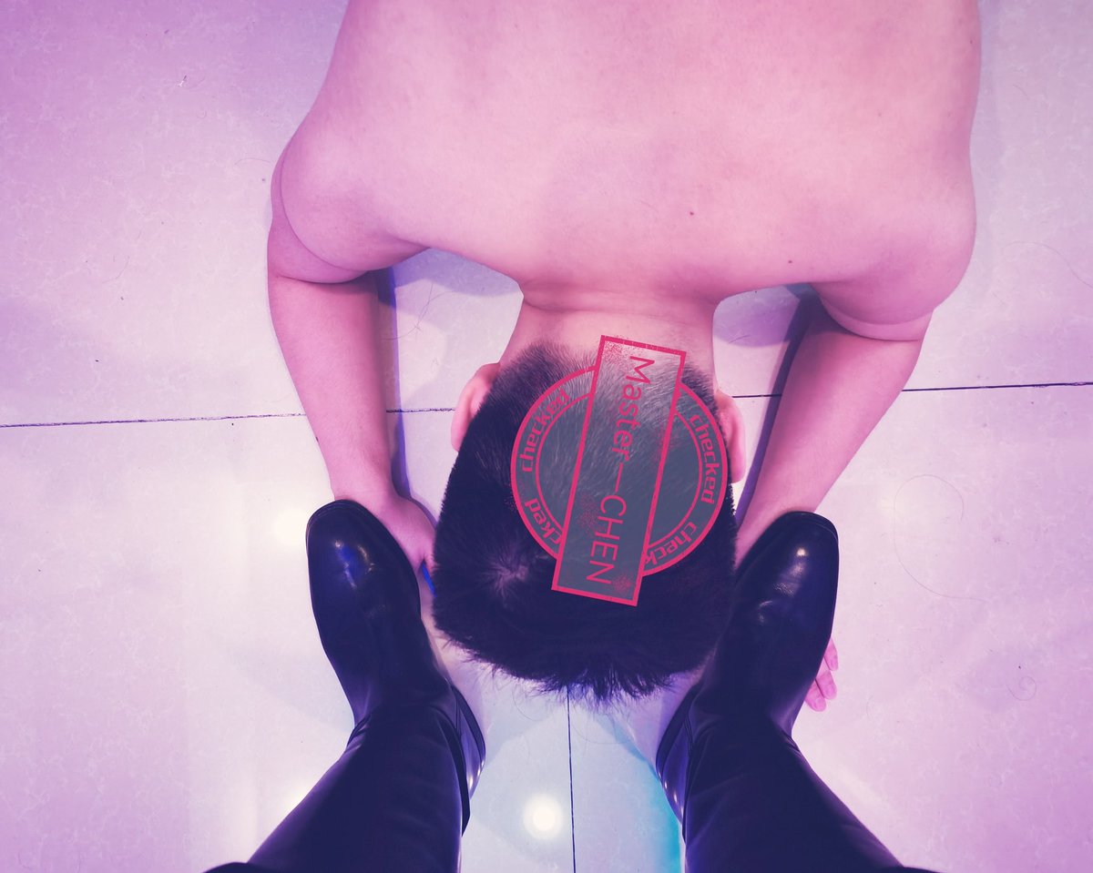 masterChenC's tweet photo. 就喜欢奴这般卑贱的模样
被黑亮的马靴踩踏 https://t.co/7hD40M7uWV