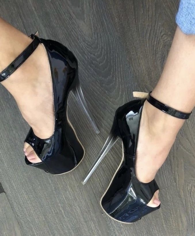 High Heels tweet media