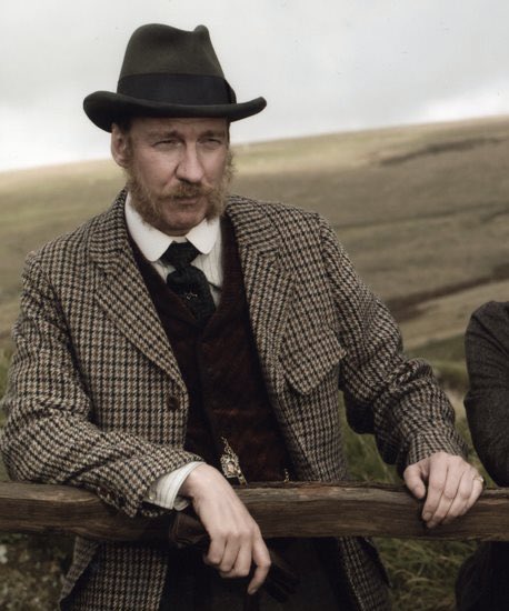 watched “war horse” and was surprised to see loki, dr. strange, and remus lupin. well done crossover!