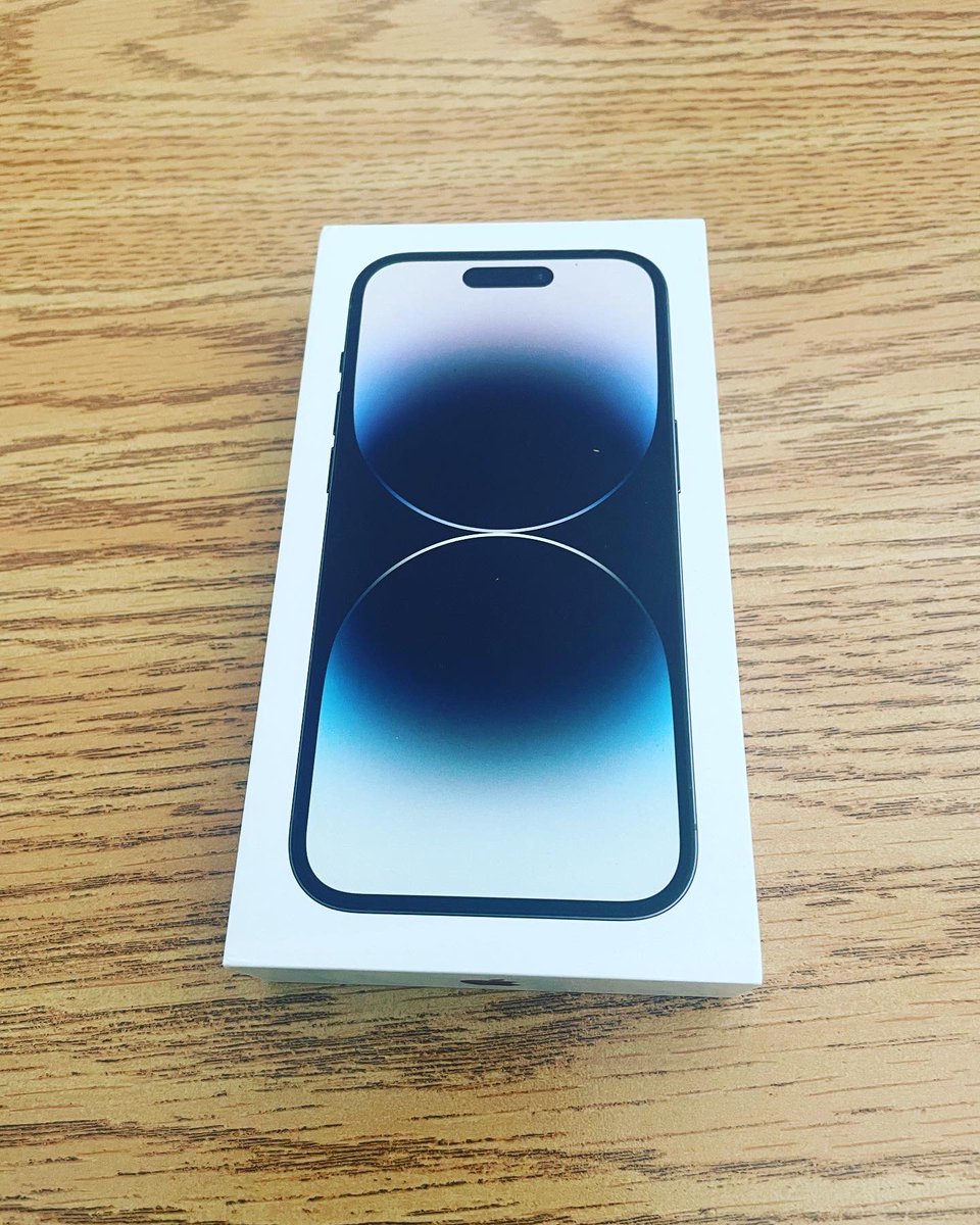 MatriceQc's tweet photo. Alerte geek! Mon iphone 14 pro est arrivé! https://t.co/pGmNQlzRA5