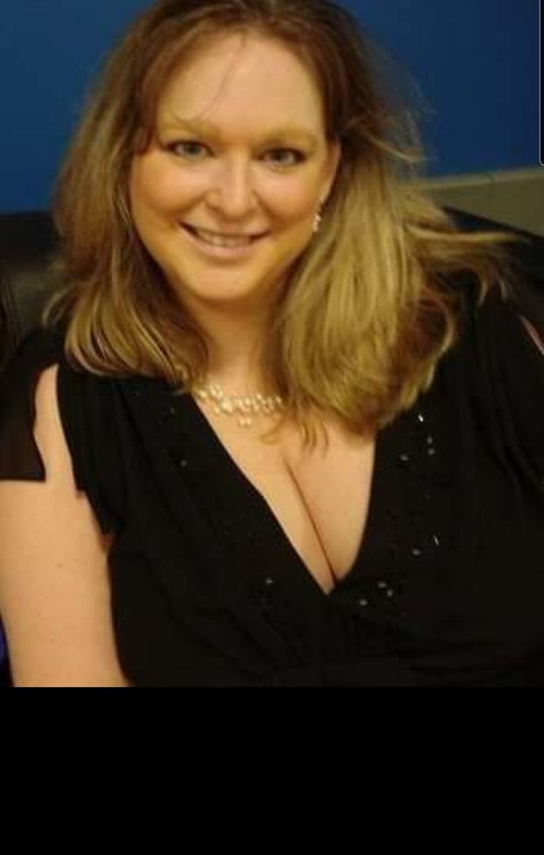 alllymart's tweet image. Tonight's #NAIAS Charity Preview, a flashback to when I used to go.
The pic we talked about on the show today that gives me cringes.
#badangles
#notcomfortable
#withcleavage
#sheildthekids
#isthiswhyImnotinvited