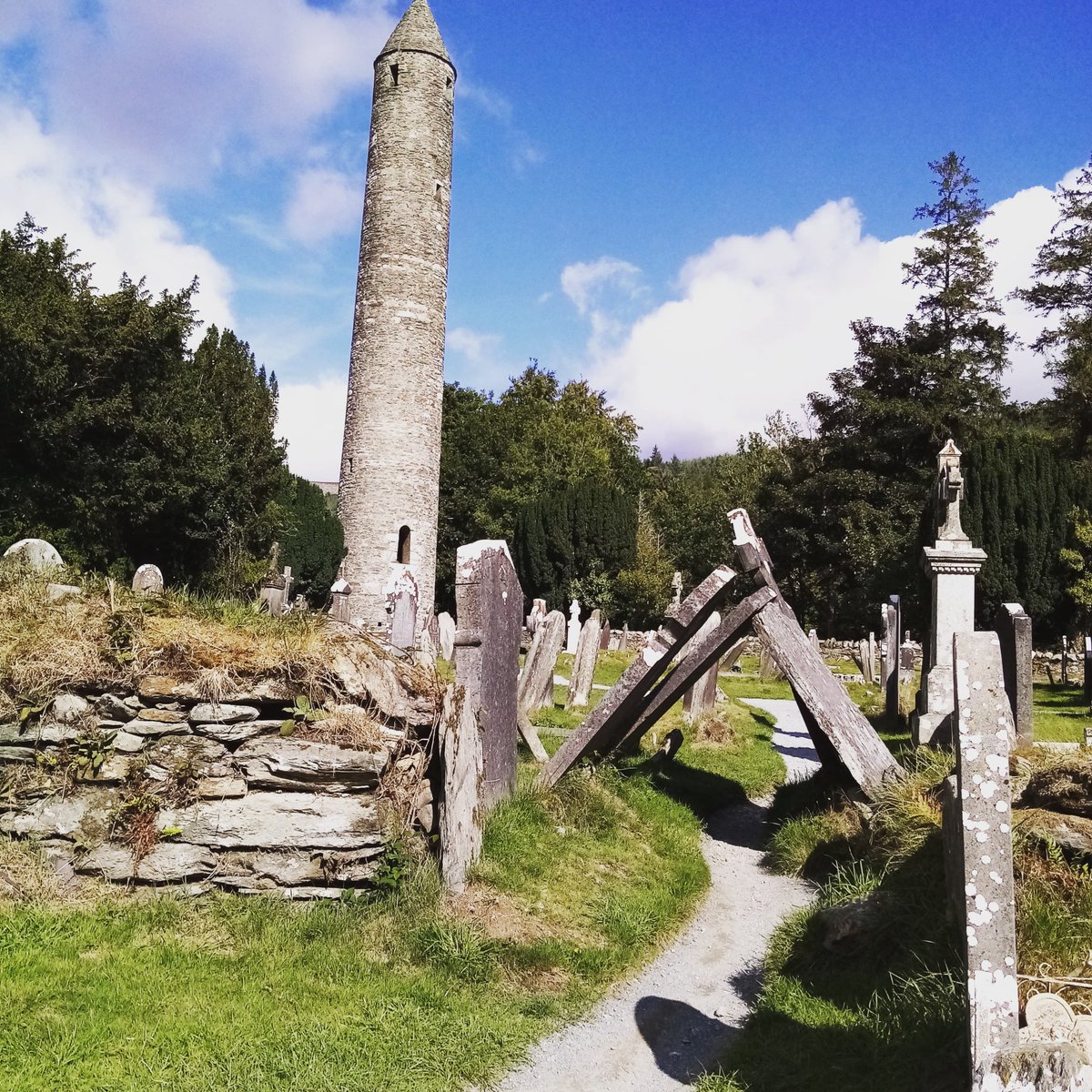 michasorigami1's tweet photo. #magicplace #glendalough #timewellspend ❤️🇮🇪 #wicklow @MillraceGlamp @heritageireland @claiomh_ireland @Reise_Blog @DiscoverIreland @ChristinaDePaor @visitwicklow @CommArchWick https://t.co/MDSh0wjHHS