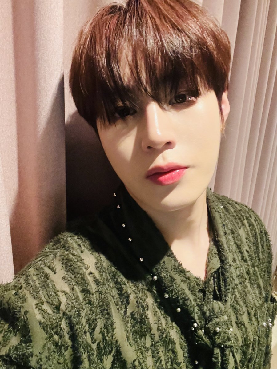 [#하성운] 📸

Strange World 세 번째 팬사인회 완료🌹

오랜만에 만나 더욱 반가웠던 시간🥲
오늘 하루도 하늘들 덕분에 행복했어요💖

#HASUNGWOON #Strange_World