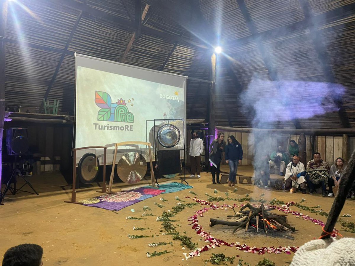 LaRegionCentral's tweet photo. En compañía del @IDECUTCundi asistimos al lanzamiento de la estrategia de bienestar #TurismoRE del @IDTBogota, la cual busca realizar una experiencia sensorial que permita: REencontrarse consigo mismo, con la naturaleza y con las buenas energías. 🍀🌻 https://t.co/Wg6NIDaPPJ