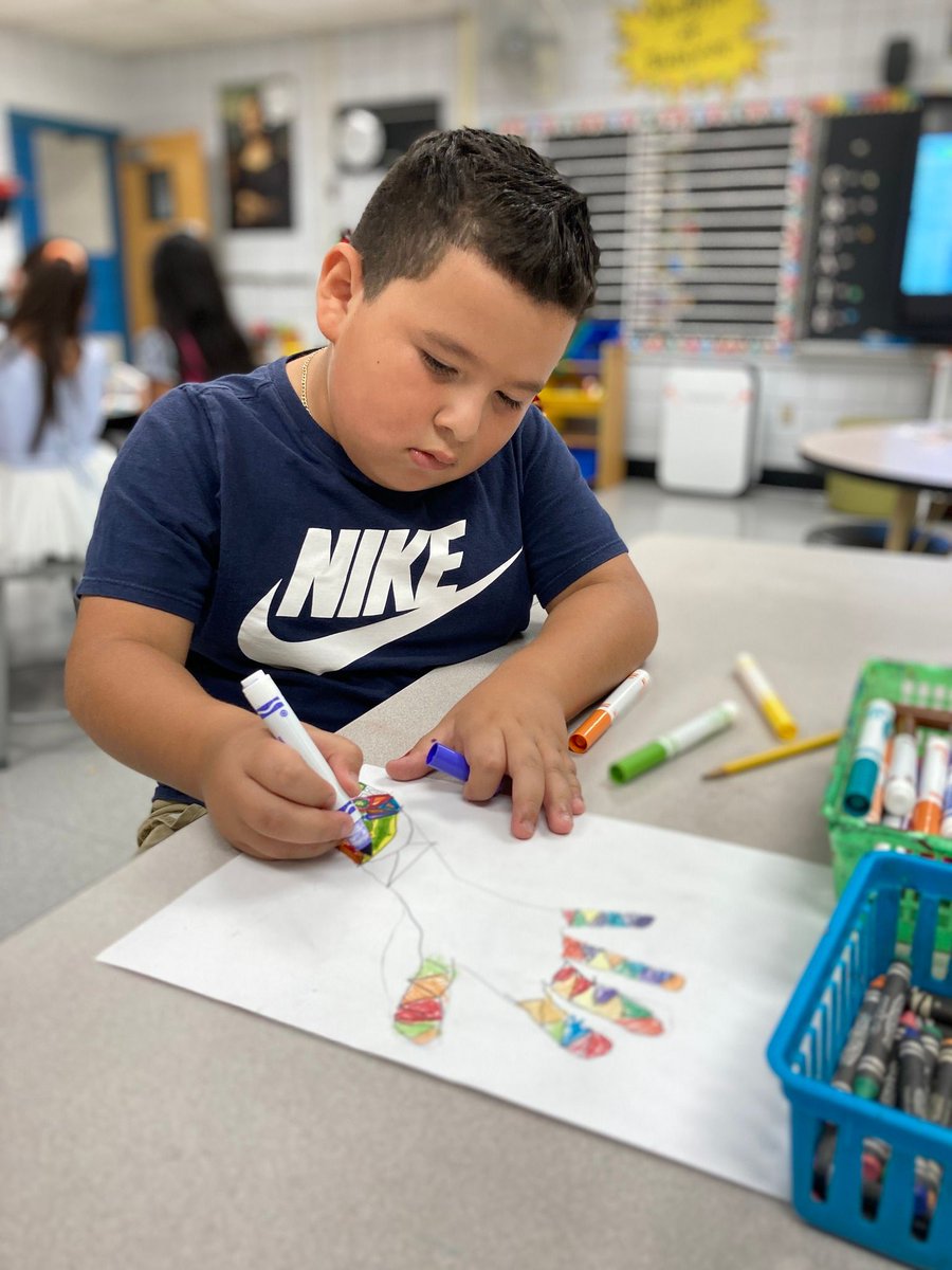 Nyack_Schools's tweet photo. "Raise your🖐️if you're excited about art!"
Children at Liberty ES are taking the #principlesofdesign into their own hands. After exploring #elementsofart like line, shape & color, each S created a unique design to add to a school-wide display. #ArtsEdWeek #NyackSchool https://t.co/jtQtfBI5Sg