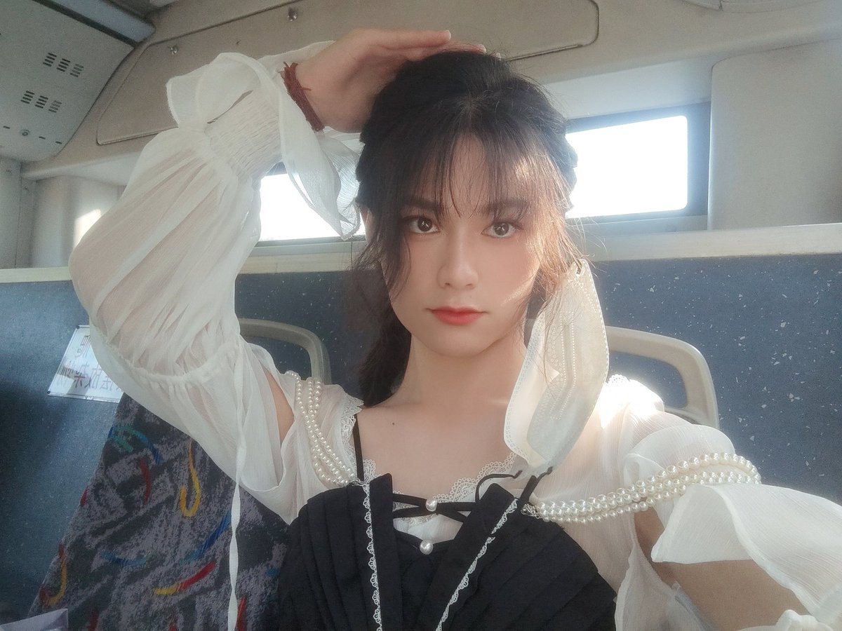想回到以前穿女装和室友出去玩的时候啦 https://t.co/h03iVR2rZ1