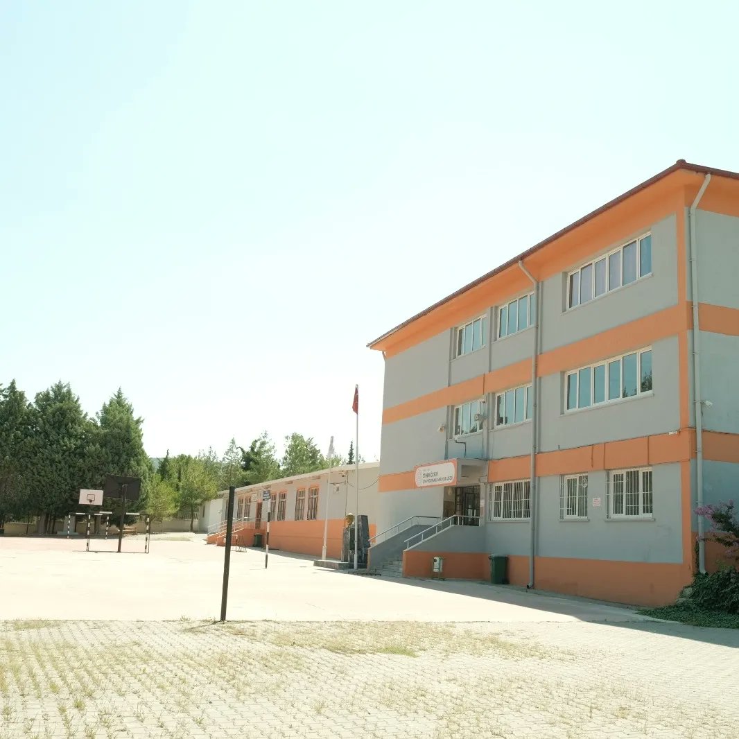 Hayatımızın Enerji Kaynağı Kalede;
Kale Ethem Özsoy ĺisemize kurulumu başlanan e -sinav merkezinin kabinleri tamamlandı.En kısa zamanda e-Sınavlarımiz başlanacaktir.
Katkılarindan dolayi Milli Eğitim Bakanlığimiza tesekkür ederiz.
<a href="/ekicis20/">Süleyman EKİCİ</a> 
<a href="/h_basgun/">Hüseyin Başgün 🇹🇷</a> 
<a href="/ETHEMZSOY3/">ETHEM ÖZSOY</a> 
<a href="/20zgi/">Süleyman İzgi</a>