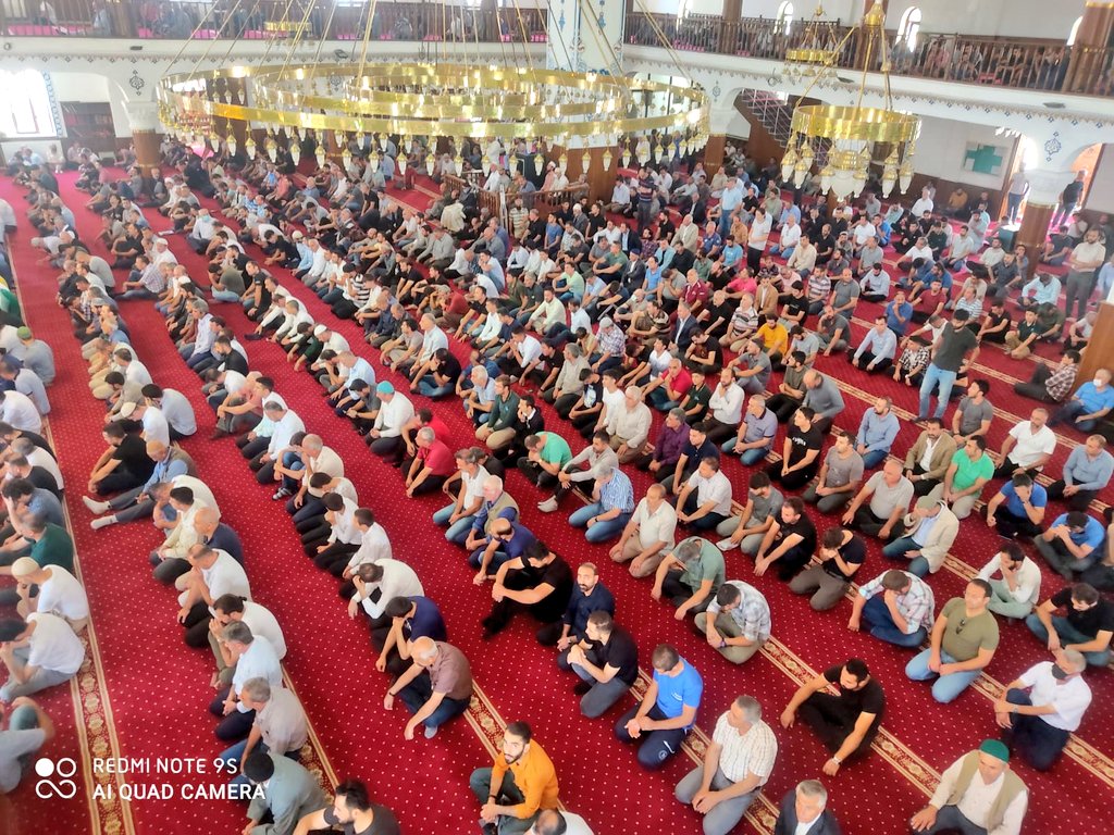 Ahilik Haftası Kutlu Olsun...
Ahilik haftası kapsamında Yukarı Norşin Camisi'nde okunan mevlidin ardından, oda başkanlarımız ve diyanet görevlileri vatandaşlarımıza şekerleme ve kolonya ikramında bulundu. 
<a href="/tcvanvaliligi/">T.C. Van Valiliği 🇹🇷</a> <a href="/isaberge65/">İsa Berge</a> <a href="/emin_tugrul/">Emin Tuğrul</a> <a href="/baskancetin65/">Çetin Karaduman</a> @NecmettinTopr10