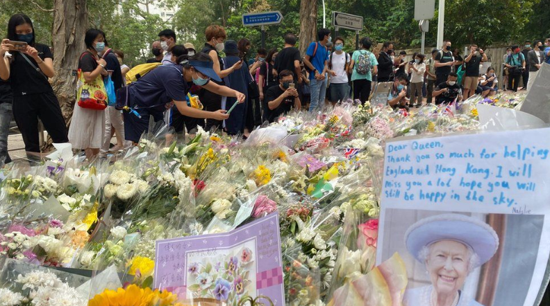 imdadulhaquee's tweet photo. Queen Elizabeth II: Hong Kong's grief sends a message to Beijing

Hong Kongers have been lining up for hours this week to pay their 

Details links: https://t.co/80LE3u2l1b

#bassfishing #queenelizabeth #imdadulhaqueit #imdadulhaquemillon https://t.co/7YDIHLavng