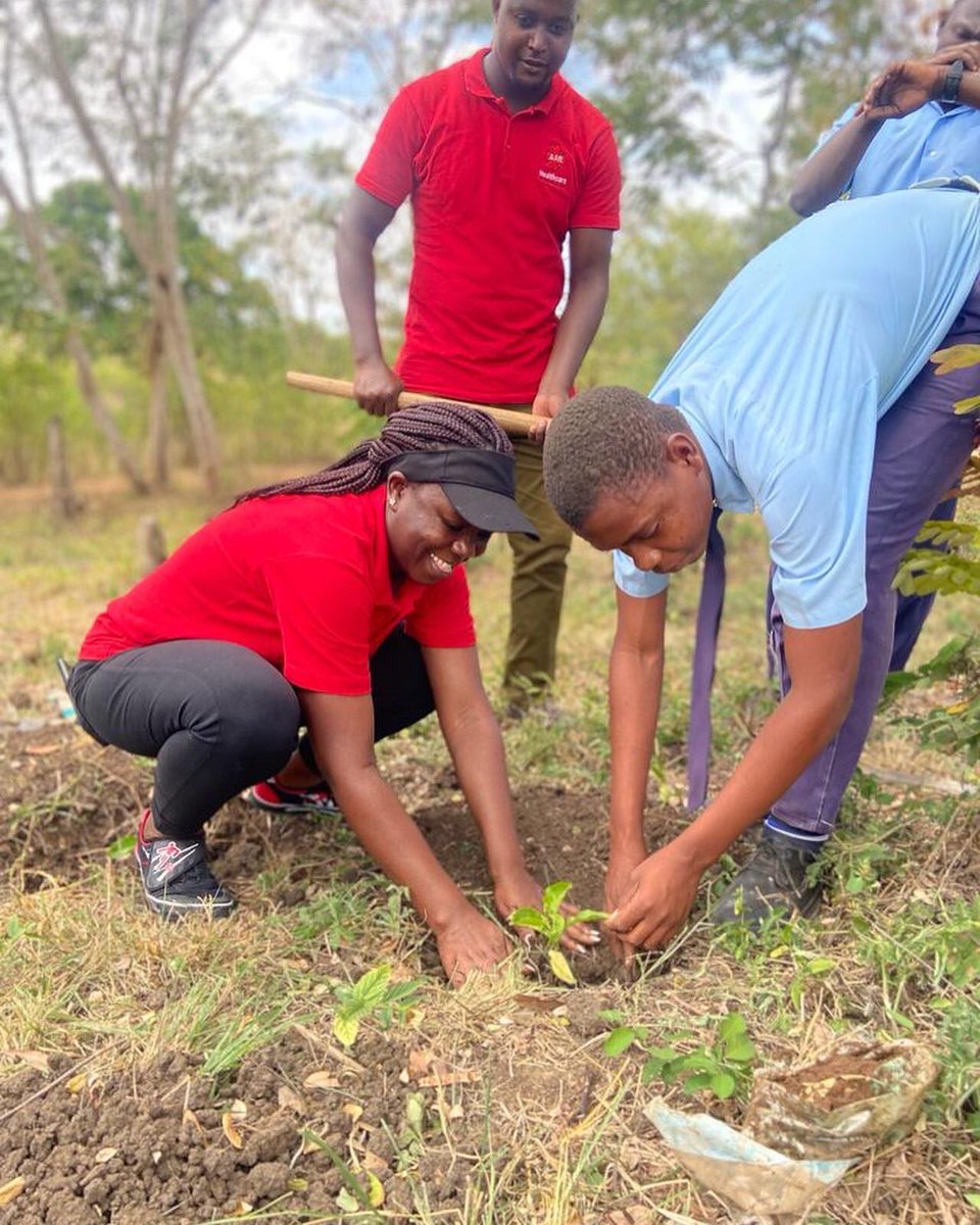 AAR_Healthcare's tweet photo. In the spirit of plant a tree and green the Earth to sustain life, we joined
@Tsimba Secondary School Closing Day for Tree Planting for Health session.
#Trees4Health
We also provided deworming services to the students and Teachers.
#WecAARe
#calledtocAARe https://t.co/A3SLwouCfq