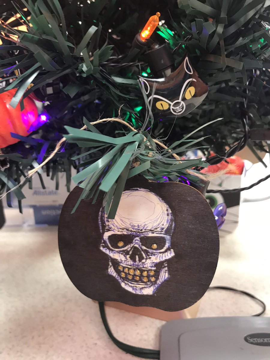 fishspiceart's tweet photo. Fun craft time at pickup

#skull #Halloween #walmart #spookymonth https://t.co/wkLop5IaZu