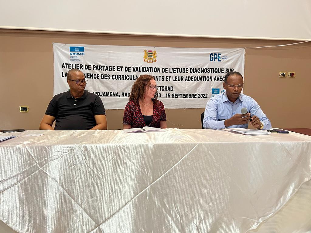 IBE_UNESCO's tweet photo. Après 3 jours de partage d'expériences, des officiels du #MENPC au #Tchad, des cadres du #CNC, et les PTF ont assisté à la clôture de l'atelier de restitution des résultats de l’étude diagnostique du #curriculum tchadien, développée par l’@IBE_UNESCO. #PREAT https://t.co/qfnkFlOYc1
