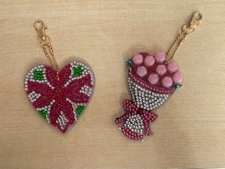adelaide_house1's tweet photo. In today's diamond art session we created key rings to gift to others #therapy #purposefulactivity #art @PSWomensService @LivDiocese @NPS_NAPT @rcpsych https://t.co/rqpU8ff6lW