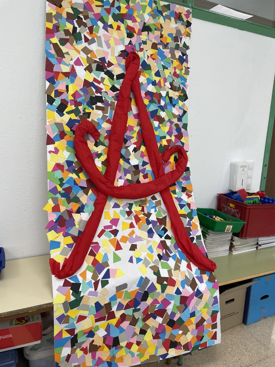 LauraRubioLpez's tweet photo. Comenzamos nuestro proyecto de arte de este curso con 1º de primaria. Este año conoceremos en profundidad la @FAPoficial. Comenzamos convirtiendo su logo en la decoración de nuestra puerta. https://t.co/z3f2NpxkSn