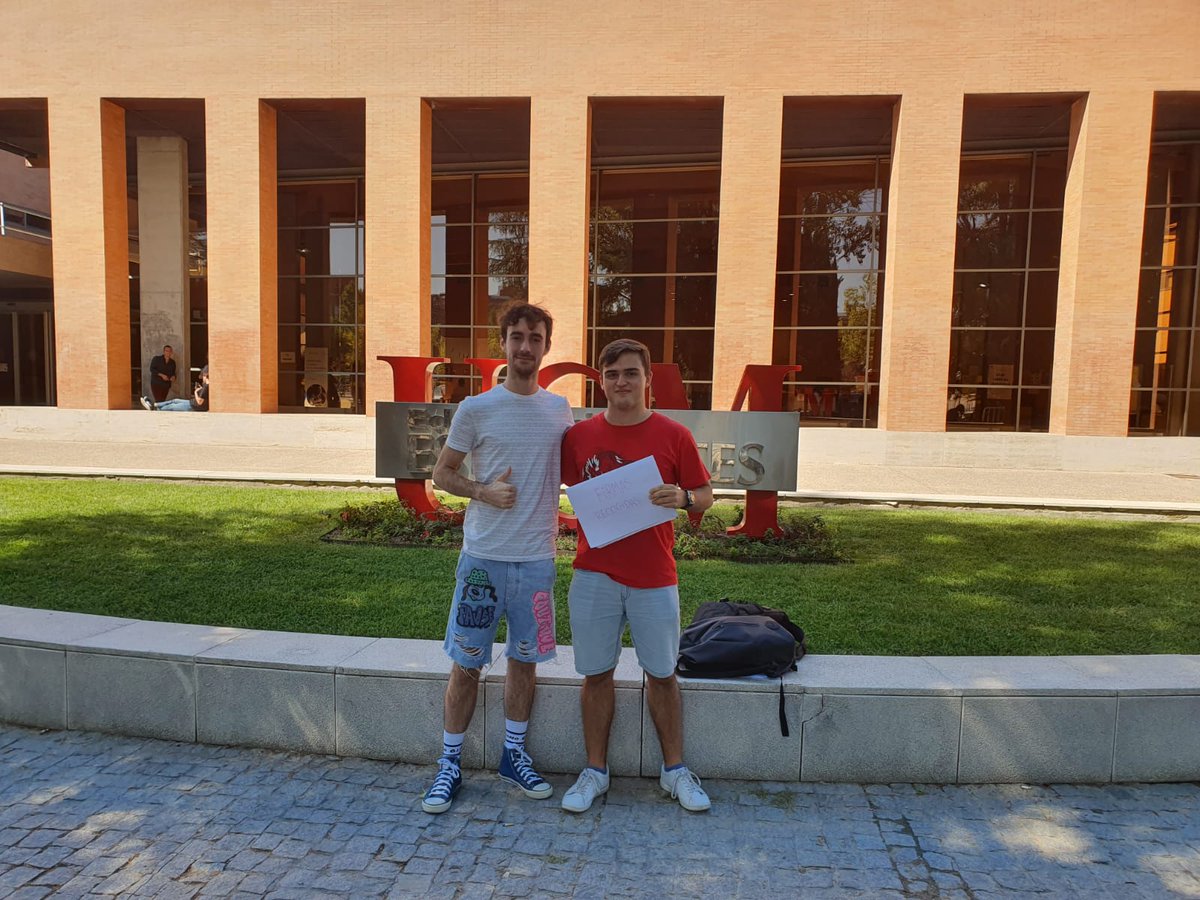 Gracias al apoyo de todos, hemos recogido MÁS DE 1000 FIRMAS📝 en apenas un día y medio a favor de la reapertura inmediata de la TERRAZA de la cafetería☕, que ya han sido presentadas bajo registro para el rectorado de la UCM. ¡¡Muchísimas gracias, seguimos!!😊💪