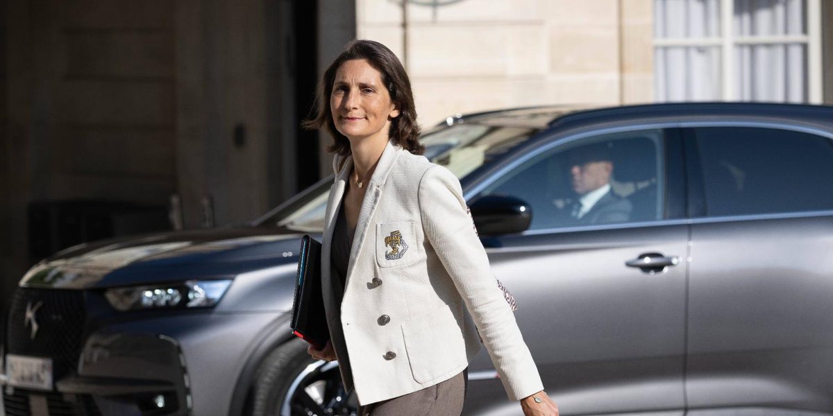 leJDD's tweet photo. Scandale à la Fédération française de football : le ministère des Sports lance un audit
Amélie Oudéa-Castéra a rappelé ce matin à Noël #LeGraet qu’il était « impératif que #LaFff poursuive ses activités dans le respect absolu de tous les salariés »  
https://t.co/RUXWVceAJC https://t.co/MQJDByYNPB