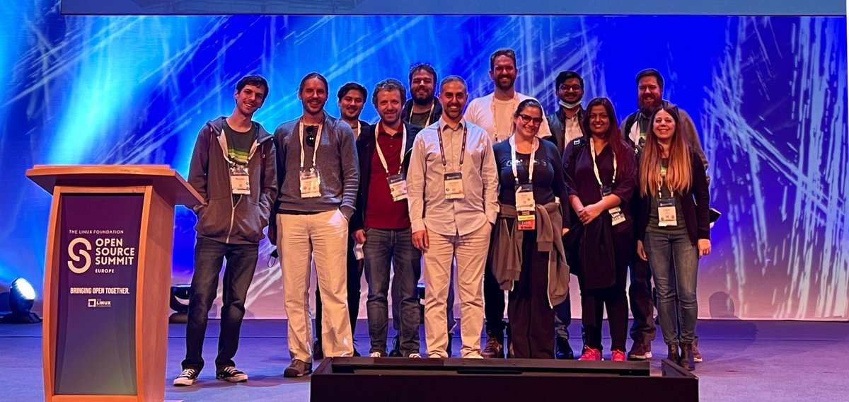 Collabora's tweet photo. Last few hours at #OSSummit. Most of us have already left, some were with customers, but here are a few of us smiling at you from the main stage. Big thanks to @linuxfoundation for a great week in Dublin! #OpenSource #Linux #Embedded #OpenFirst https://t.co/bAldRuIIPp