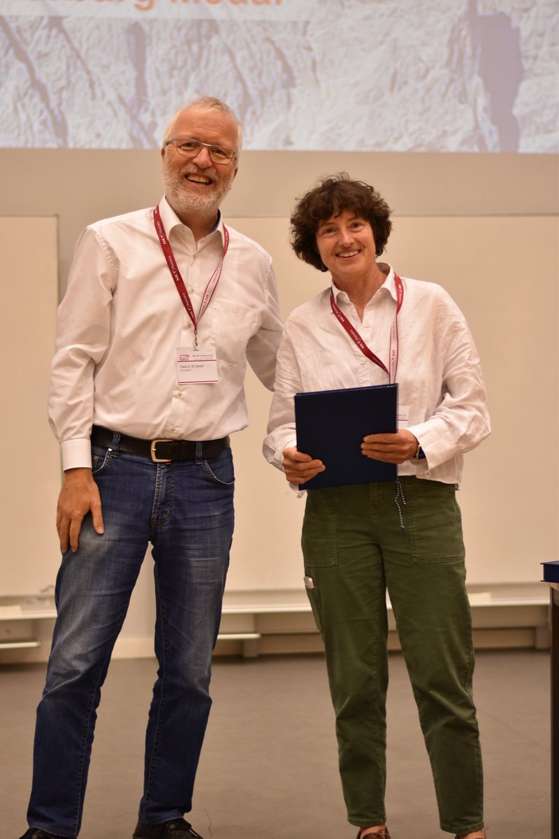 GBM and @ElsevierConnect @BBAjournals just awarded Petra Schwille @MPI_Biochem with the #OttoWarburgMedal at the #GBMFallConference 🏅🎉 Congrats and many thanks for an amazing award lecture!