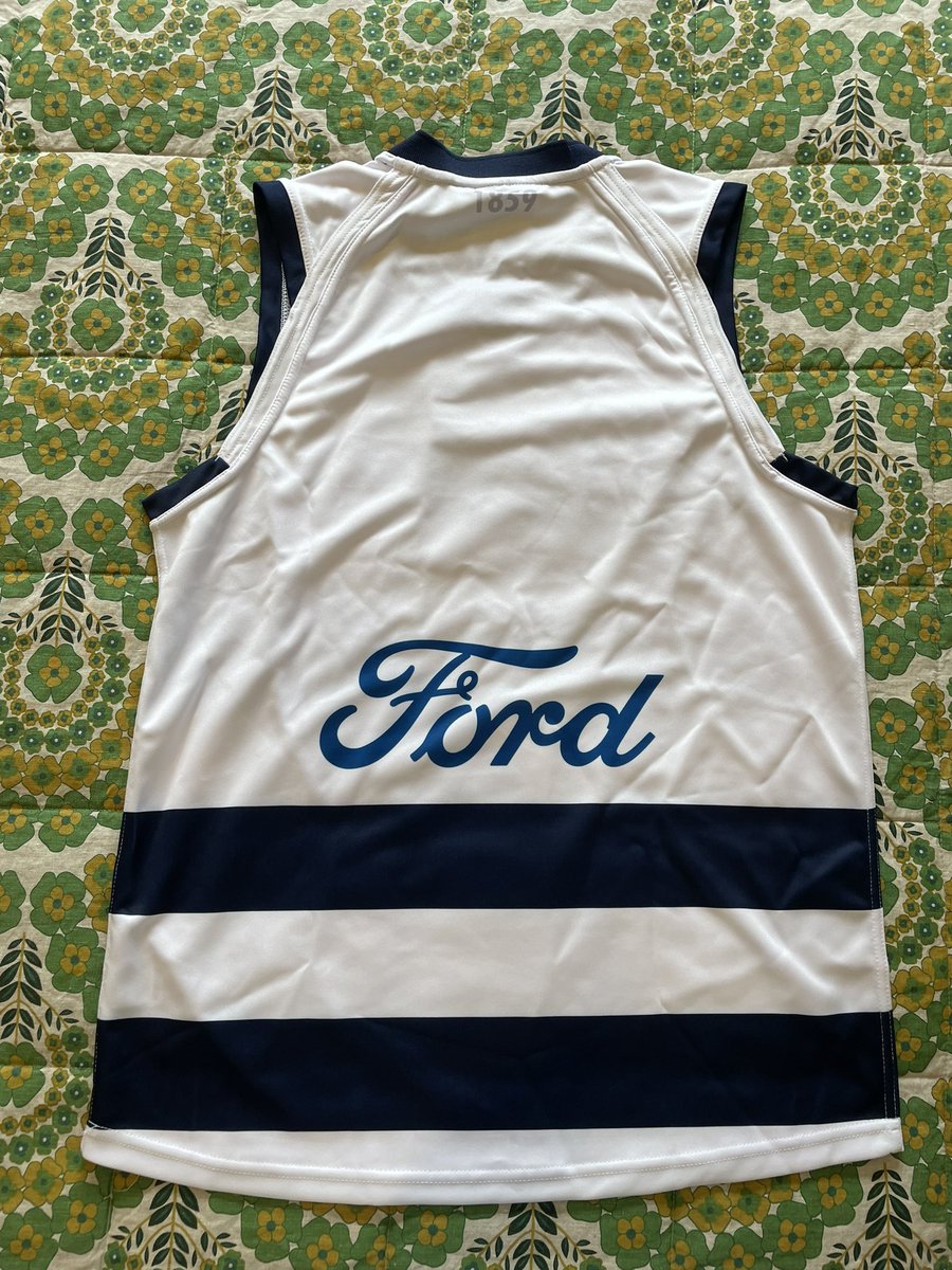 HaliburtonGOAT's tweet photo. Grand Final week giveaway time Cats fans!! 

I’ll be giving away a 2021 Geelong Cats Guernsey signed by Mitch Duncan

All you have to do is Retweet this tweet, like this tweet and follow me @HaliburtonGOAT 

Winner will be randomly drawn 11.59pm Sunday night! Good luck! https://t.co/CrMq5svik7