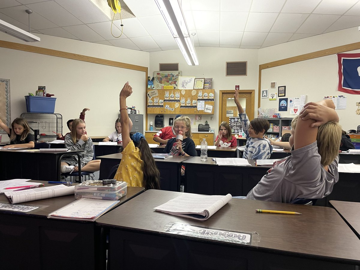 mrspetsch22's tweet photo. We tried something new for our Socratic seminar this week! The talking mic allowed voices to be amplified and gave a visual reminder that only the person with the mic should be talking. The kids loved it! #witandwisdom #sbps #classroommanagment https://t.co/hX3fixE706