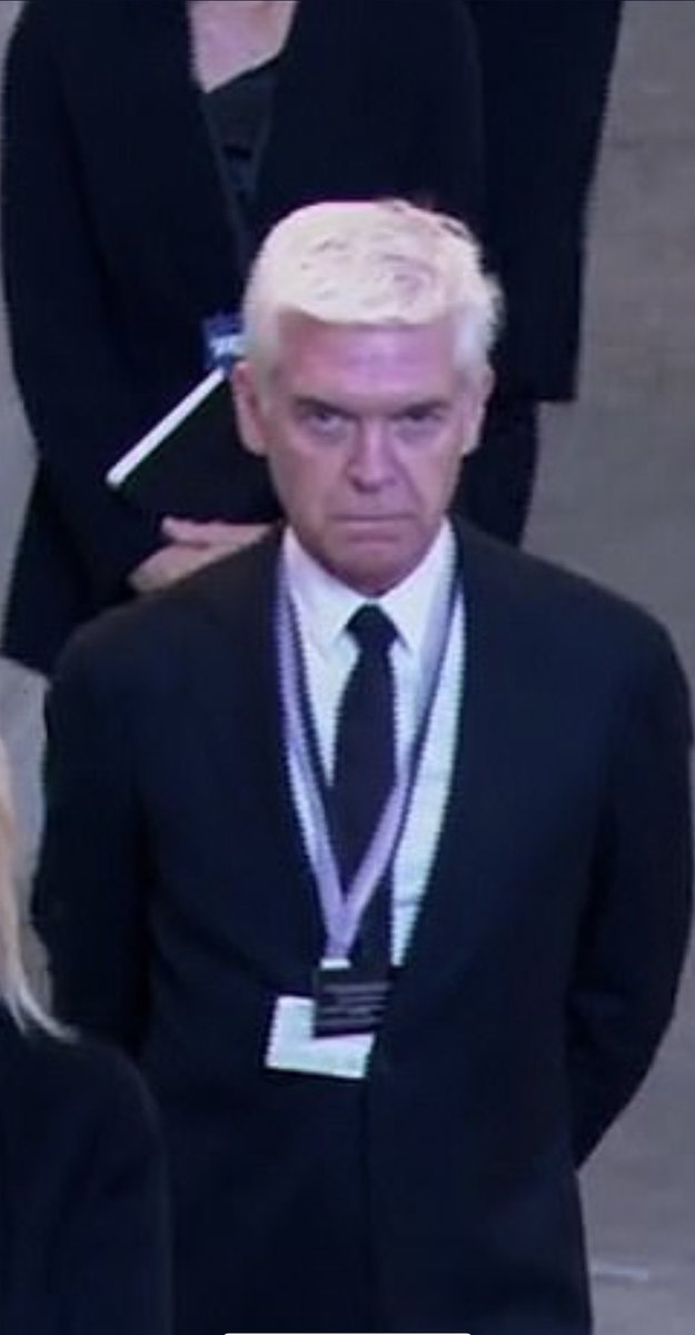 AnnieChrisie's tweet photo. Philip Schofield skips the queue to see The Queen’s coffin!
Why does Holly Willoughby have a face mask on? Because she’s ashamed she’s a queue jumper?
Disgraceful. 
@thismorning @hollywills @RuthieeL @EamonnHolmes https://t.co/GC017XSRhQ