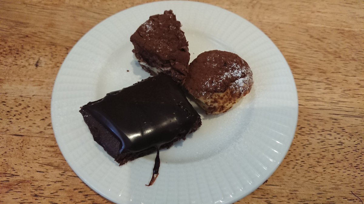 BishopbriggsMFL's tweet photo. So impressed with our pupils' enthusiasm for trying new things today! The snails in particular were a hit (for most!) 🐌 🇫🇷 https://t.co/R4wOXnYOQV