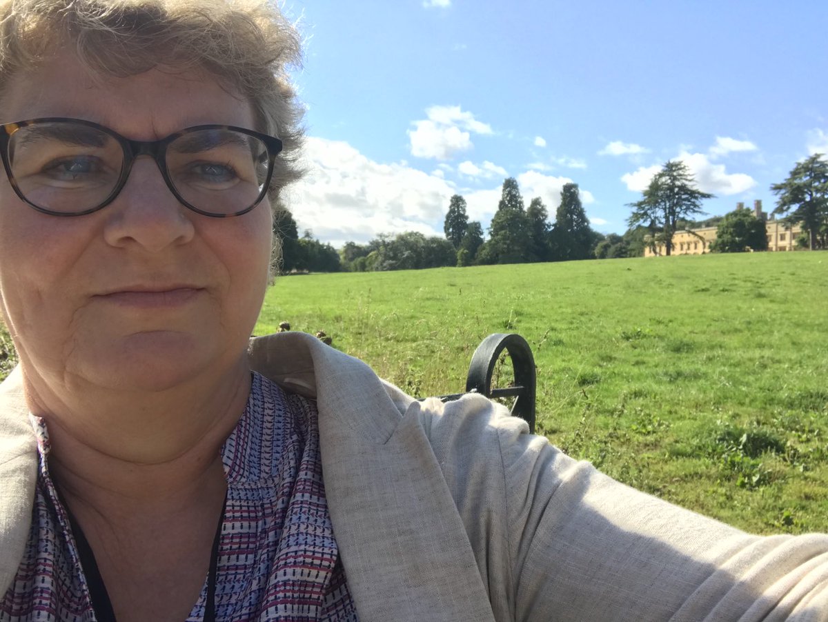Una_VIEW's tweet photo. Hello @VIEWdigital team I’m enjoying walking in the beautiful grounds near @UWEBristol City Campus #BowerAshton @UWEJournalism @UWEMediaProd #journalism #educator #hackademic https://t.co/ooNzCxd2Rv