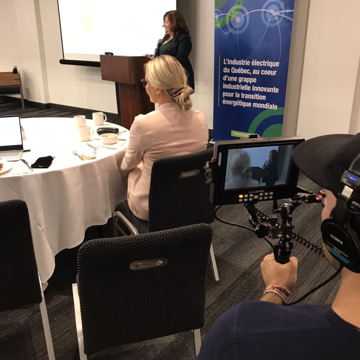 DMorneau's tweet photo. Doublelight Productions International en tournage de 5 capsules #vidéos (secteur énergies vertes) pour l’Association de l’Industrie électrique du Québec (AIEQ). Tournages auj à Québec et mardi à MTL. #DoublelightProductions #énergiesvertes #électricité https://t.co/Pb0Jvm3y6R