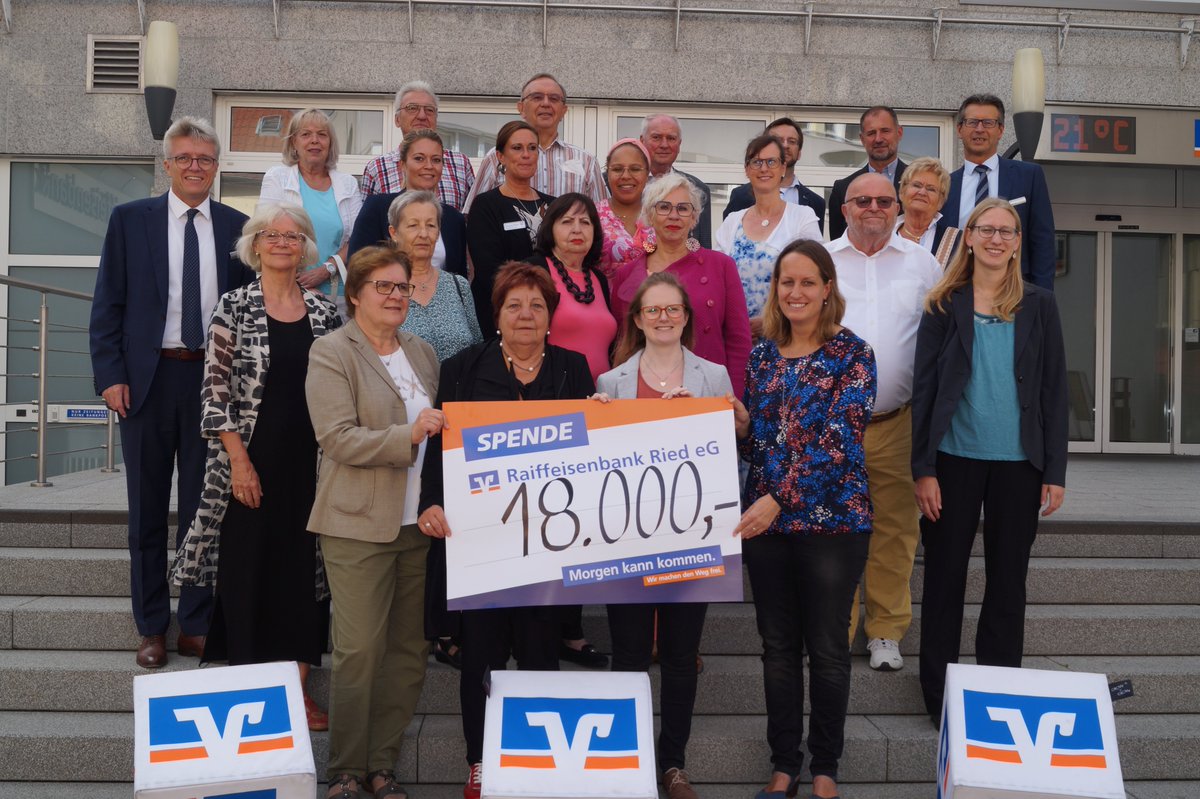 Wir bedanken uns ganz herzlich bei der Raiffeisenbank Ried eG, die an unsere Wohngruppe in Lampertheim 1.000 Euro gespendet hat! Die Wohngruppe wird das Geld in ihren Außenbereich investieren. #spende #spenden #lampertheim #raiffeisenbank #ried #wohngruppe