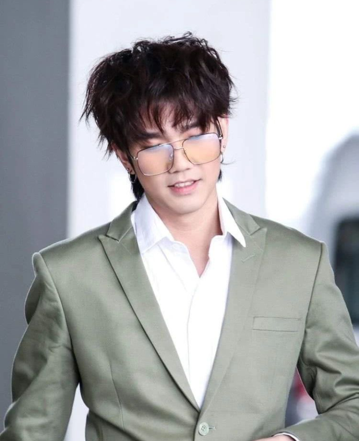 Ash_LA_1's tweet photo. With sunglasses 👓😎

#korn #kenlert #pee #artpakpoom #markpoom
#pprwch #krit #osuaroo #bababig

#cuteboythailand #cuteboythtv 
#teambuilddd   #ชมรมคนตาสระอิ 

#KinnPorscheTheseries 
#Biblebuild #VegasPete 
#Beyourluve #BuildJakapan 
#bsumone #BibleWichapas https://t.co/ili0RFAnlZ