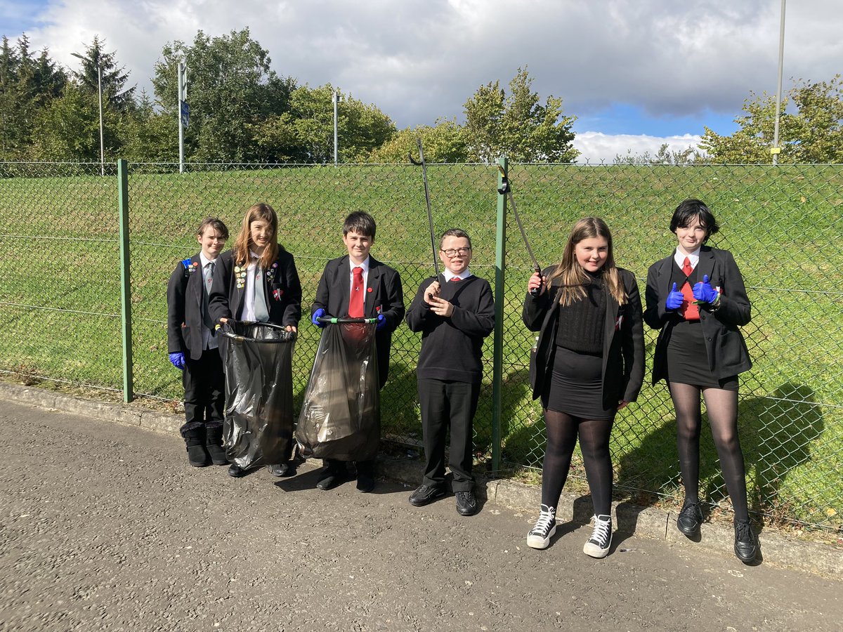 Well done to our pupils out on the community litter picking today! #RRSA #Article29