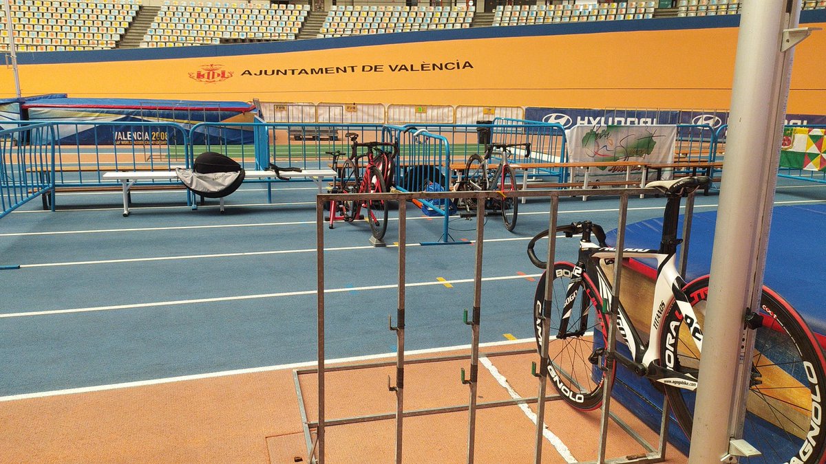 #CEAdaptadoPista22. Este fin de semana se celebra en el velódromo Luis Puig el Campeonato de España de Ciclismo en Pista Adaptado y en esta cita no faltarán varios de nuestros embajadores. <a href="/Patukyfull/">( Patuky ) José Manuel</a> anduvo rodando por el anillo.
#Idemticos #CiclismoInclusivo #CiclismoParaTodos