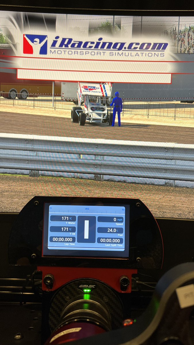 Carquest's tweet photo. It was great fun last night having @TonyStewart @DonnySchatz and @CoryRoper04 turn laps in the @iRacing sims. Smoke turned in the fastest time of the trio with a 0.10 lead on the @knoxvilleraces hot lap session. https://t.co/b1hFNFnNH7