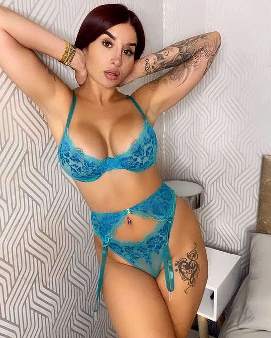 Fri-nally&hellip; let&rsquo;s play 😈  https://t.co/K19JXQ52xJ https://t.co/sI7c9QAs7G