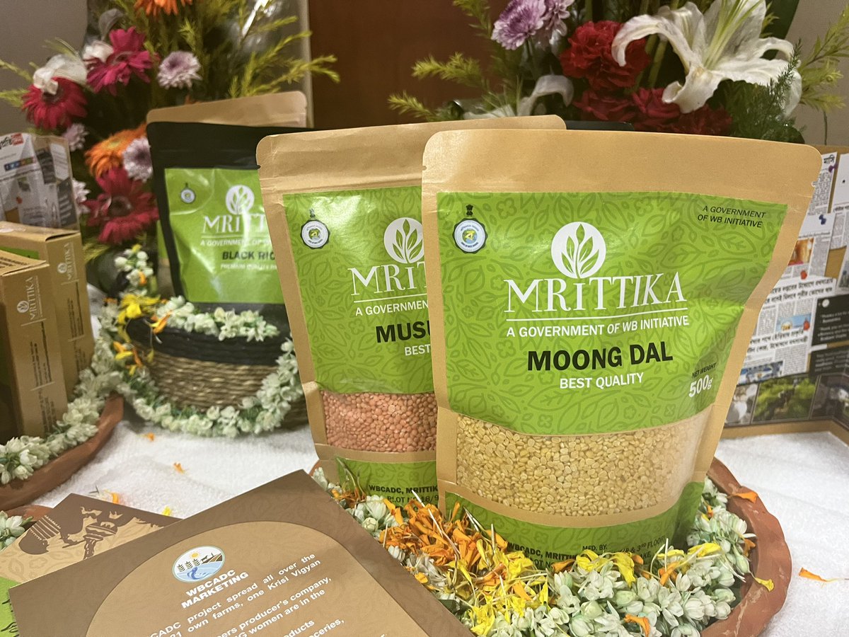 zubibhaskar's tweet photo. Wonderful packaging by #WBCADC under Dept of Panchayats and RD to bring the produce of farmers and Producer Groups across the state to the tables in Kolkata. The products are grown organically and quality controlled. The frozen food section is exceptional @wbprd @mvraoforindia https://t.co/OGA8qLYKom