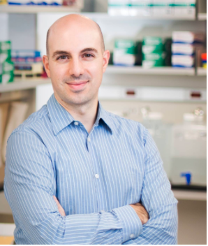 UMassMetNet's tweet photo. @UMassMetNet kicks off seminar season with a fantastic in person talk by @RichPossemato (NYU) on iron metabolism and DNA replication in breast cancer!  Learn more about Rich from the Metabolog https://t.co/OLleStpfaa https://t.co/X4JUnUECbB