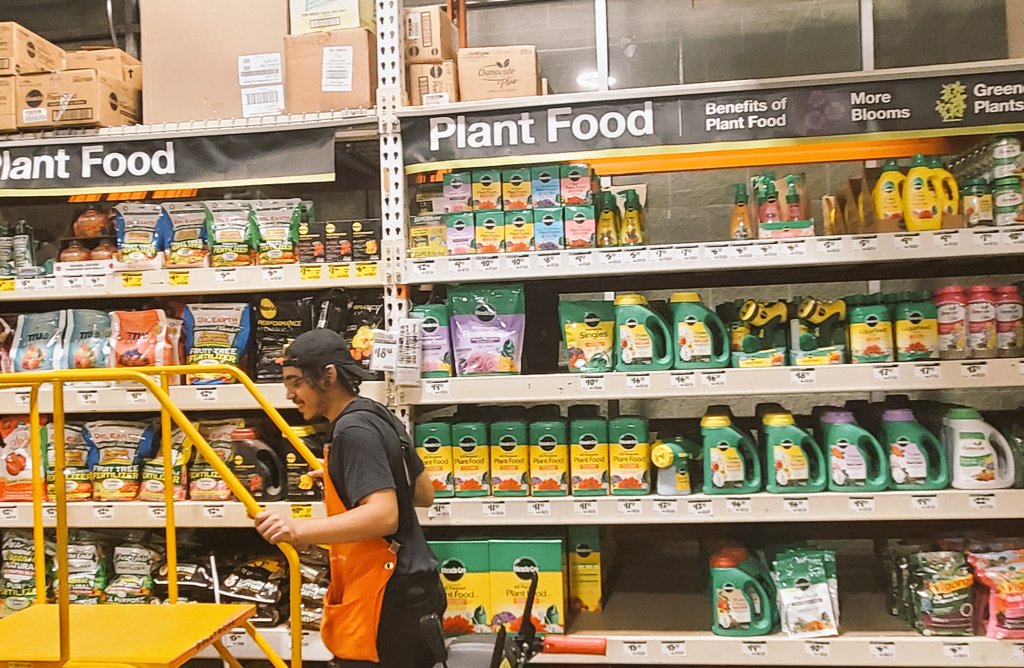 Oksana Assistant Store Manager tweet media