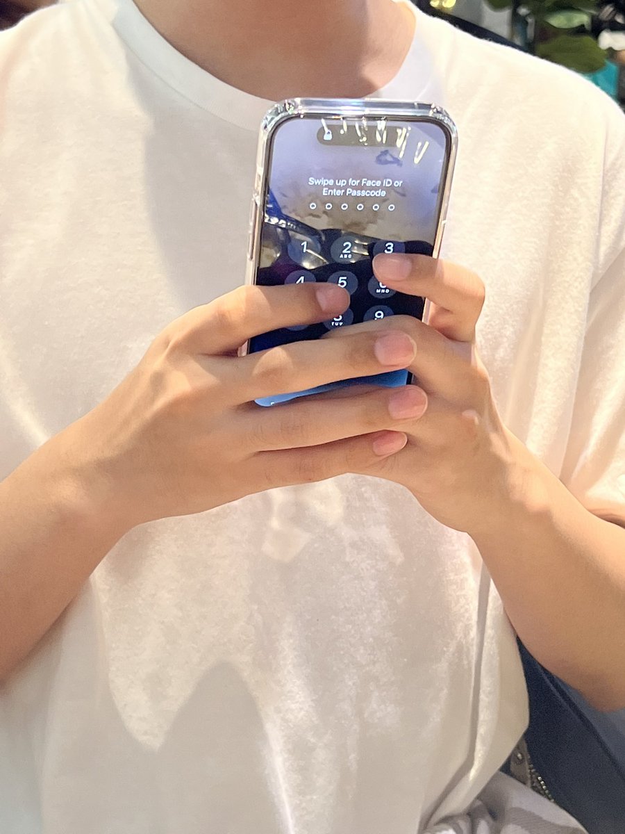 hbker07's tweet photo. เมื่อเพื่อนได้โทรศัพท์วันแรก แล้วกลัวคนไม่รู้ว่าใช้ iPhone 14 pro 1TB สี space black อิสัด555555555555555555555555555555555555555555555555555555555555555555555555555555555555 https://t.co/aiOSEiY9CX