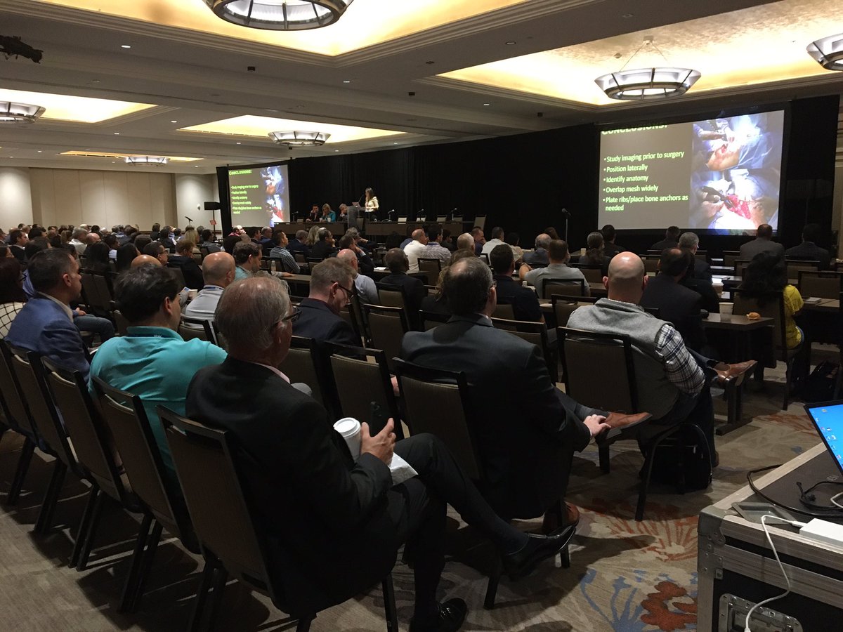Packed room for the video based AWR masterclass. That’s @VedraAugenstein up front showing some spectacular flank cases. #AHS22 @AmericanHernia #hernianerds