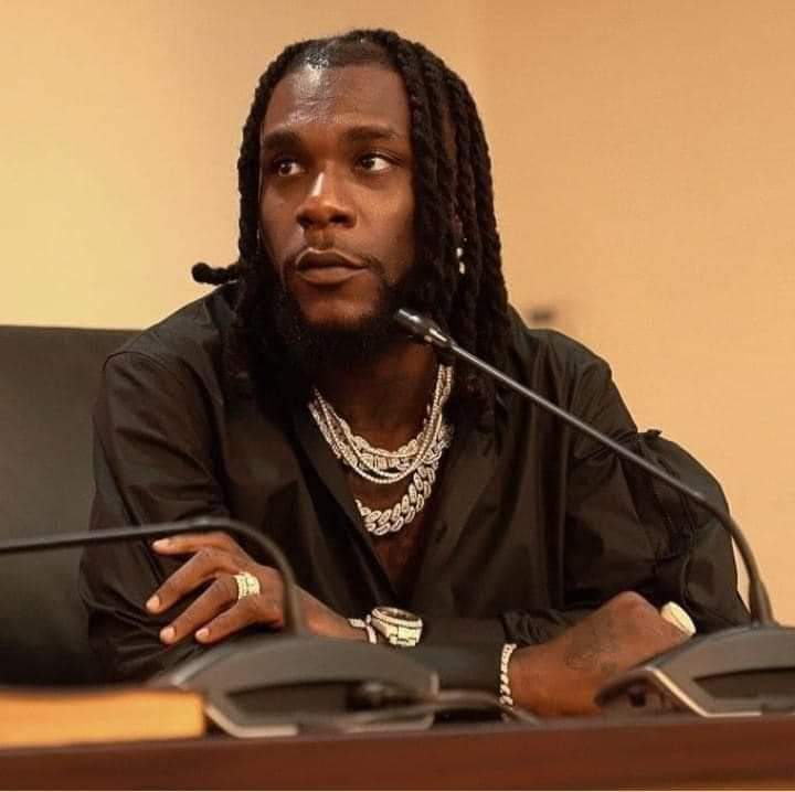 ZonePresse_'s tweet photo. 🇳🇬🌟Burna Boy: "J'ai commencé à écrire de la musique quand j'avais juste 2 ans... " https://t.co/HGlML1BhCk