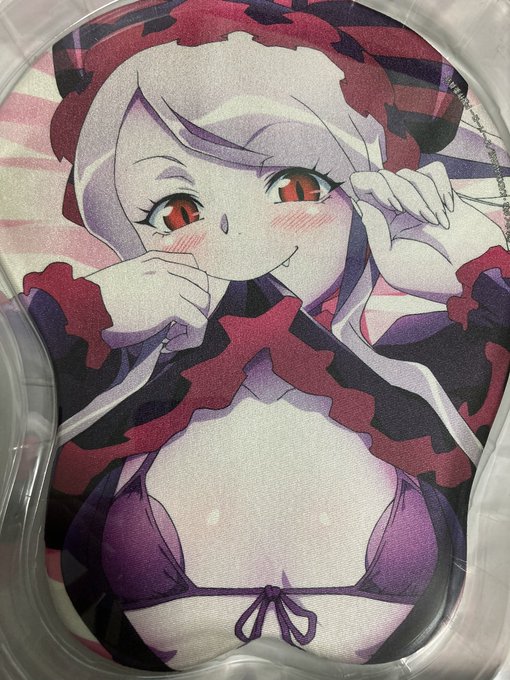 超絶爆乳ロリ吸血鬼のおっぱいマウスパッドもある 