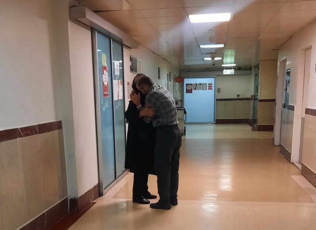 خانواده #مهسا_امینی در تهران غریب هستند
کنارشان باشیم