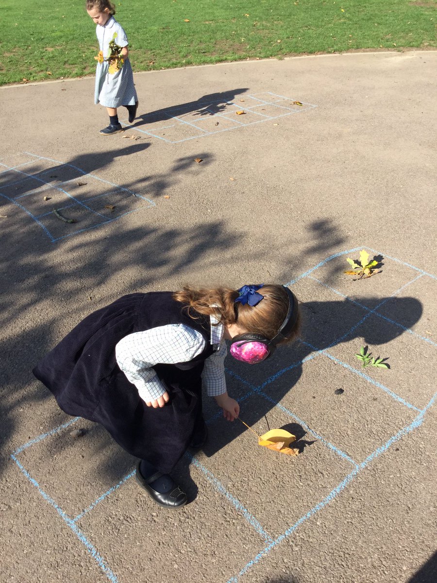 CarrdusYear1's tweet photo. The perfect day for maths outside! We had lots of fun exploring 10 frames and using natural counters. #carrdusschool https://t.co/UXW9hsn2Ng
