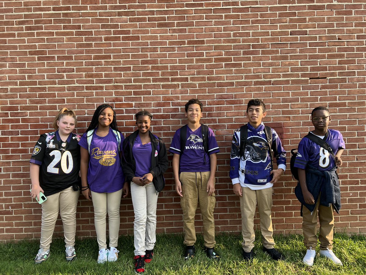 HeyMsHobbs's tweet photo. @LakelandSchool is stoked for our first #purplefriday. Two thumbs up 👍🏽 for our favorite guy @Lj_era8 🏈 @HeyMrsSavage https://t.co/WNCTDIDrik