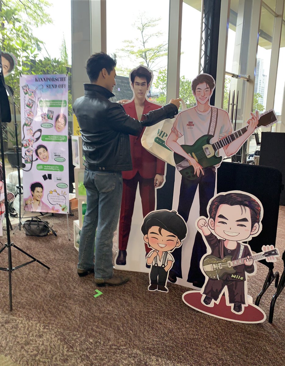 milephak_family's tweet photo. อาโปก็มาคุยกับพี่มาย 😂😂

#KPSendOff 
@milephakphum @Nnattawin1 
#MilePhakphum https://t.co/NMe0rggwFy