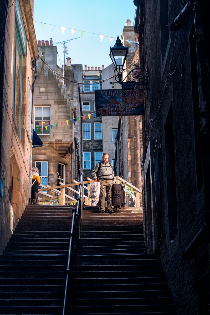 PJW_Photography's tweet photo. Edinburgh - Old Town. Never tire of the city’s vericality. 

#VisitScotland #scotland @hiddenscotland_ #streetphotography https://t.co/vfvPeInvqn