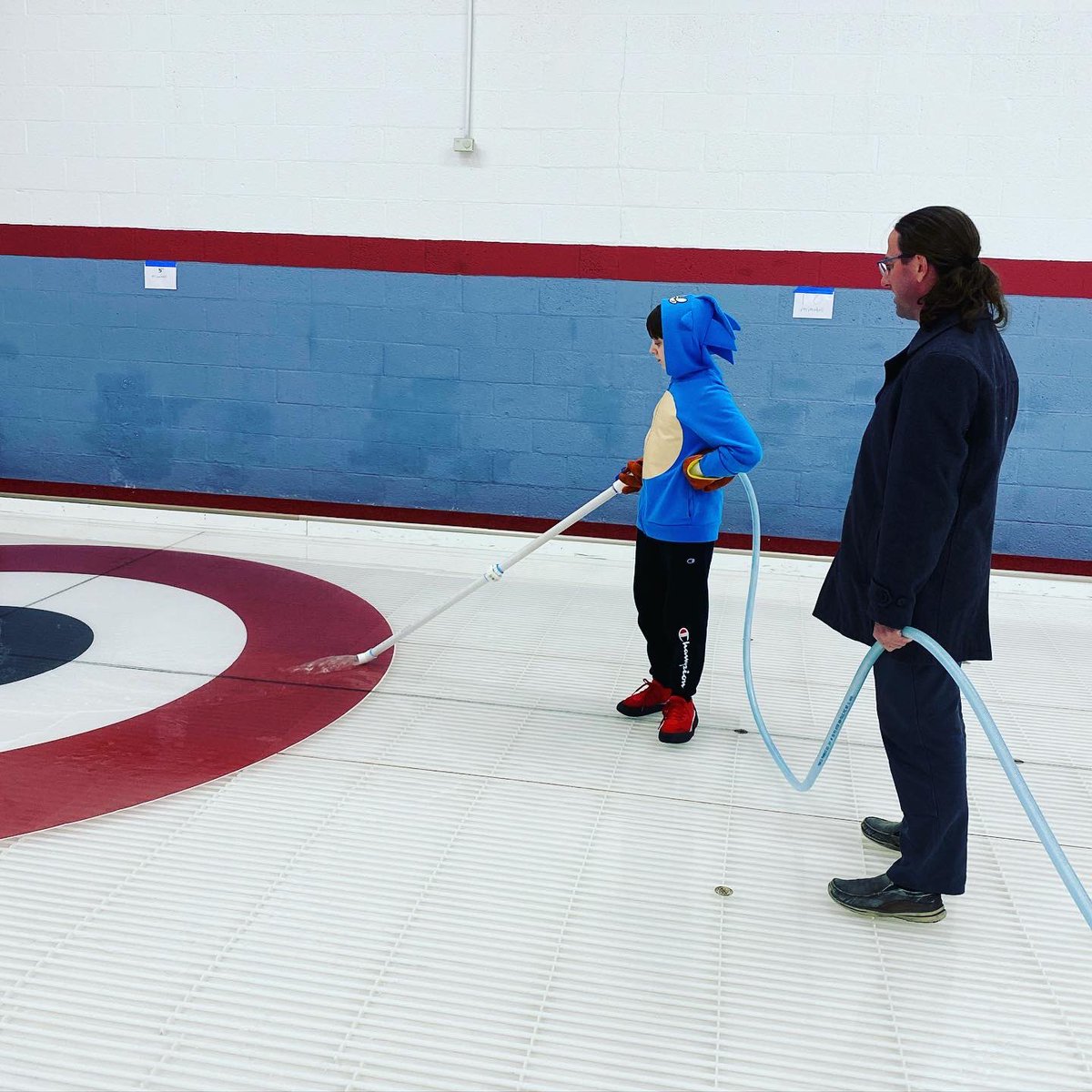 curlschenectady's tweet image. We had a Little Rock member helping with a flood last night. Get them helping early!

#curling #icemaking #littlerocks #schenectady #curlingclub #volunteering