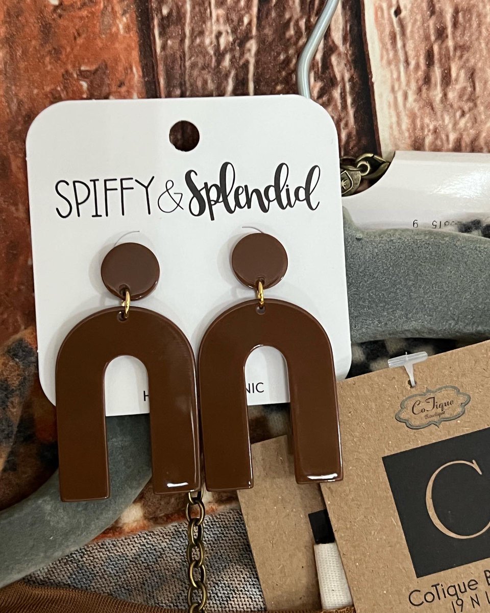 Cotiqueshop's tweet image. Happy almost Fall y’all!
Anyone else a little bit chilly this morning? I was!
Perfect time to stop by and grab this cute look! This lightweight Shacket will keep you right on those cool mornings!
#fallisintheair🍁 #plaidshacket #falloutfitideas